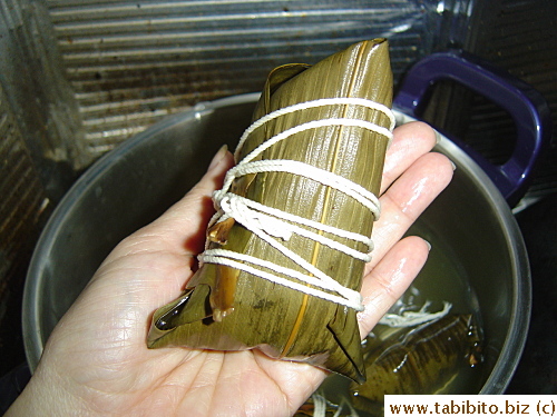 These zongzi (160-180gm pre-cooked) only take 25 minutes to cook in the pressure cooker