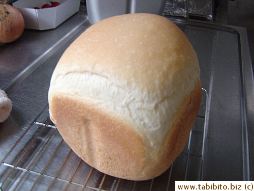 A white loaf using the “chewy” texture mode