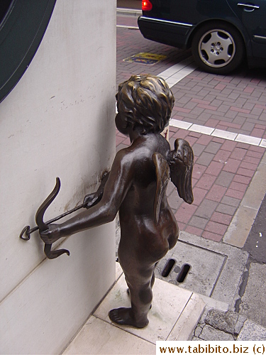 This statue just looks so out of place in the middle of a busy street in Ginza