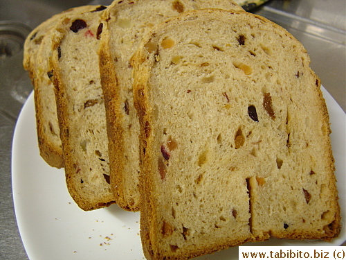 Cinnamon and mixed fruit loaf