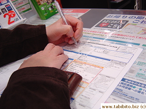 KL filling an application form for the new phones
