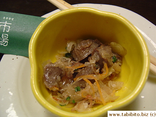 “Free” amuse bouche that comes with the US$3.5 cover charge p/p.  I've no idea what it was, tasted like chicken gizzard marinated in a tangy sauce