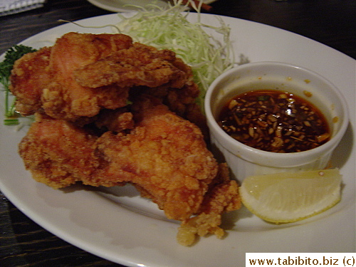Fried chicken with sesame sauce 880Yen, that sauce is very yummy