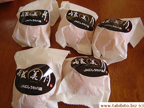 Besides detergent, she also gave me mandarins 