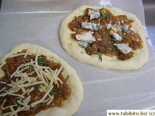 Mine has shredded blended mozarella while KL's has gorgonzola