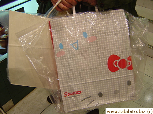 Shopping from Questina. It's common for stores to put a plastic cover over shopping bags in rainy days, how considerate is that?