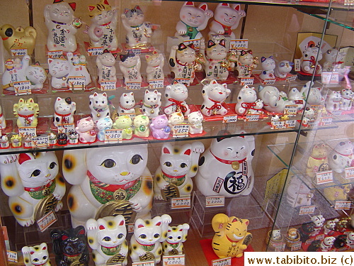 Walked past a Manekineko shop where we bought a couple of small manekineko for David and Serlina 