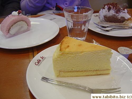 Cheesecake for KL, pink sakura cake which David said tasted salty (possibly from preserved sakura flowers) and chocolate pie for Serlina