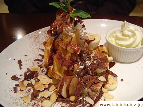 Banana and chocolate waffle with vanilla ice cream 850Yen/US$8