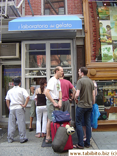 Line at il laboratorio del gelato including a man lugging a suitcase