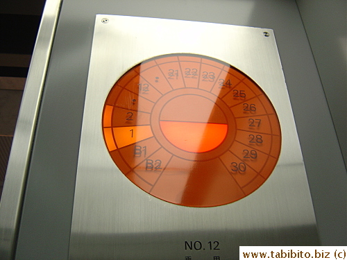 Floor indicator in the building elevator