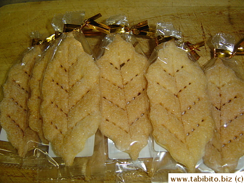 Leaf shape flaky pastry cookies