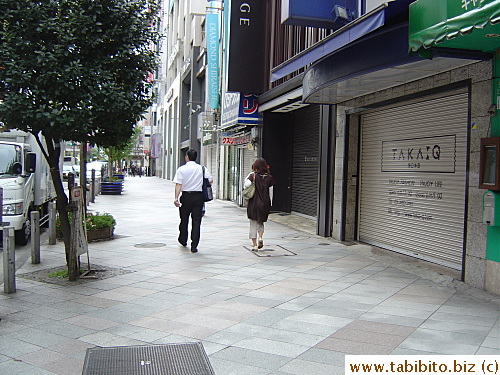KL loves strolling in Shinjuku before the stores open