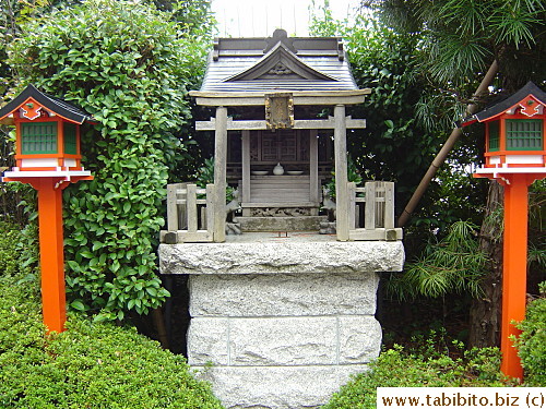 After this very full lunch, we took a walk around the terrace and discovered this miniature stone shrine