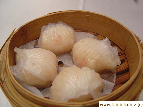 Prawn dumplings S$4.8 (crunchy prawns and thin slightly chewy skin, also yummy)
