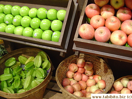 this one also uses fruit for decoration