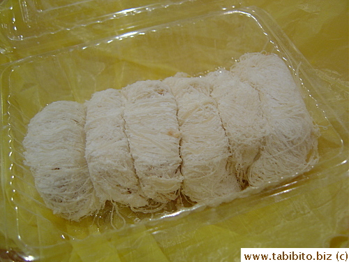 She turned a lump of sugar into this in just 5 minutes, amazing!