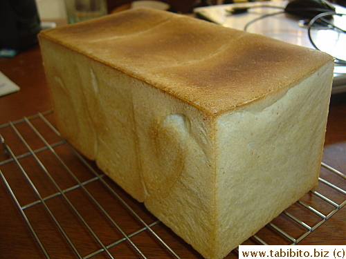 I was careful not to let the second loaf over rise and it came out with corners, yes!