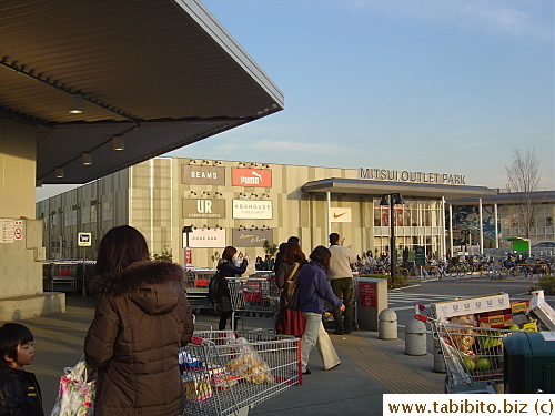 Almost every single shopper had dinner rolls in their cart