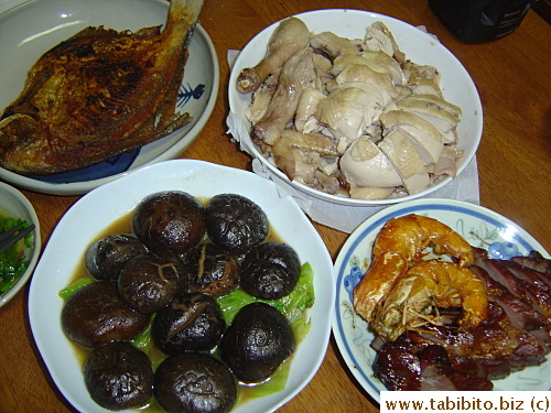 It's Chinese New Year's Day when we went to Costco and this was our dinner that night to celebrate the New Year