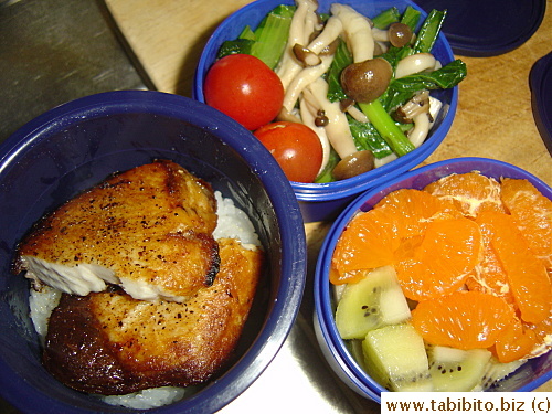 Grilled yellowtail, sauteed shimeji mushrooms and spinach, cherry tomatoes, mandarin and kiwi