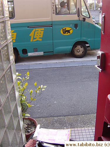This time we didn't use ABC to send our suitcase to the airport as they don't have round-trip service for Haneda customers, so we got Yamato (Kuroneko).  I took this picture while the driver had to go move his truck because he blocked someone else' car