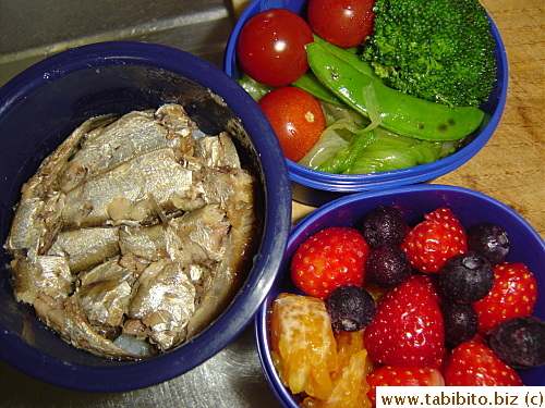 Canned sardines, sauteed lettuce, cherry tomatoes, broccoli and sugar snap peas, mandarin, strawberries and blueberries