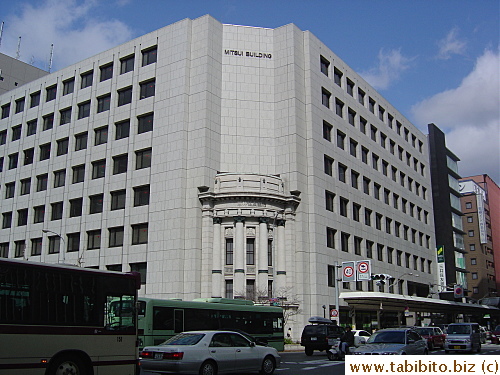 Getting out Shijo Station and walking along Shijo-dori and saw this huge Mitsui Building