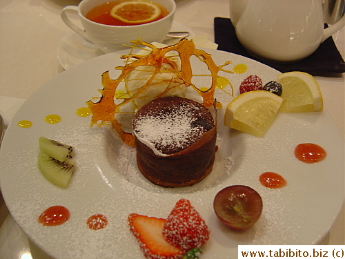 My set also comes with coffee or tea, 950Yen/US$10 Molten chocolate cake with vanilla ice cream and seasonal fruit
