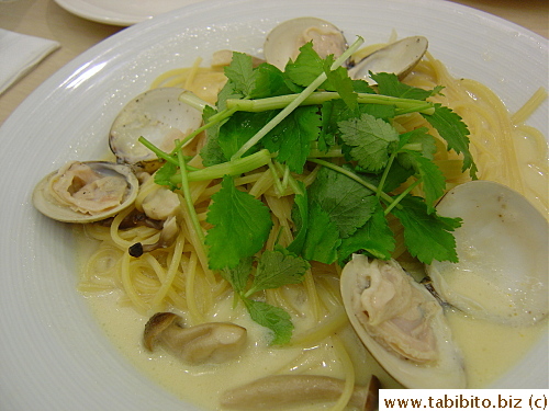 KL's clam and cream sauce spaghetti, too watery though
