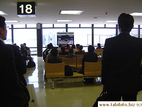 Many passengers watched the World Baseball Classic at the gate