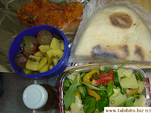 Garden salad with cheese, naan, fried drumstick, kiwi and grapes