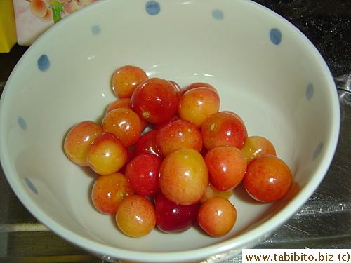 Snuck out cherries for KL to try! Since everyone was doing it, the guide kinda turned a blind eye to our stealing