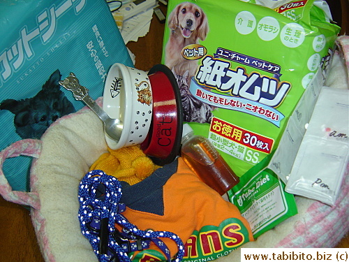 Besides dry and canned food, Daifoo left behind these possessions