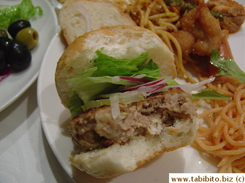 I got some toppings from the salad bar to make a burger, delicious!
