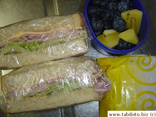 Pepper ham and cheddar sandwich, blueberries and kiwi, cake