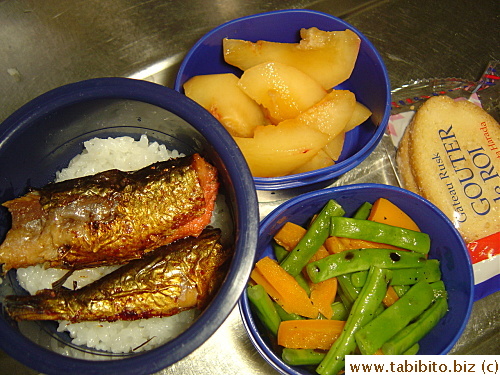 Grilled stuffed sardines, sauteed green beans and yellow pepper, plums, snack
