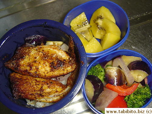 Cajun fish, stirfried veggies, kiwi fruit