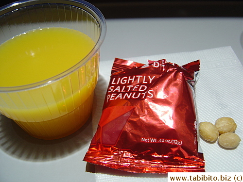 Northwest Airlines, Tokyo to Hong Kong pre-dinner peanuts and juice