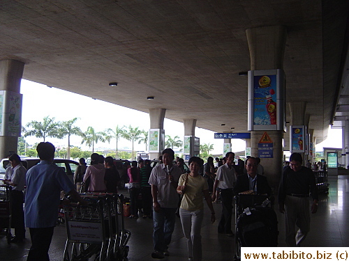 Lots of people at the arrival gate area