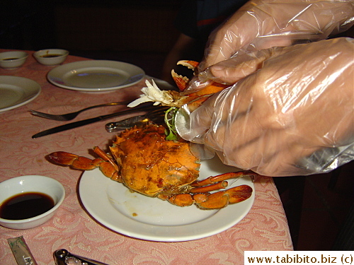A waiter just stood between us and shelled all the uncracked claws for us!