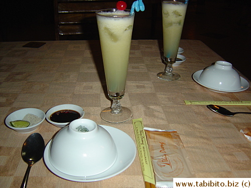 Freshly squeezed pomelo juice 25000VND/US$1.3