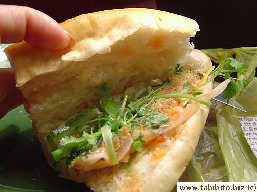Pickled veggies, coriander and some dried pork floss as filling. It's ok, not good nor bad, but the baguette wasn't crispy as hoped