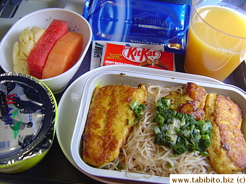 Cathay Pacific, Ho Chi Minh to Hong Kong lunch: fish and rice threads