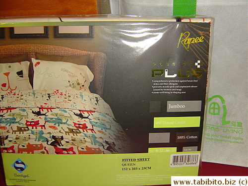 Fitted sheet from Rapee Living HK$383/US$48 Getting a set will give you the colorful quilt cover and two pillow cases for about HK$760/US$95