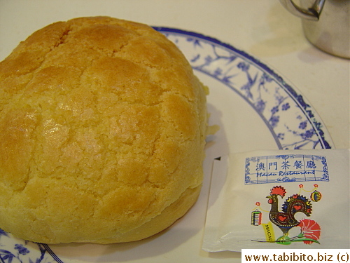 Pineapple bun HK$10/US$1.3 Not good cause the topping wasn't crispy and the bun not warm or fluffy soft