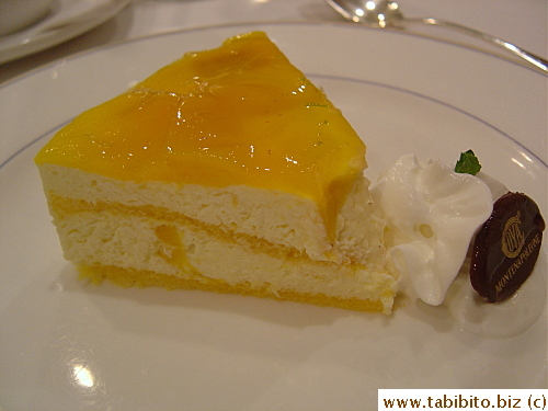 Mango cheese cake came with the set
