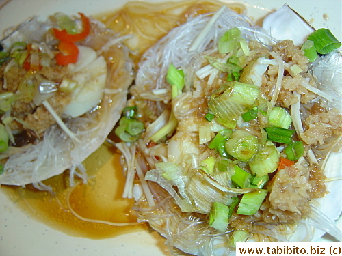 Two steamed scallops with rice vermicelli HK$56/US$7