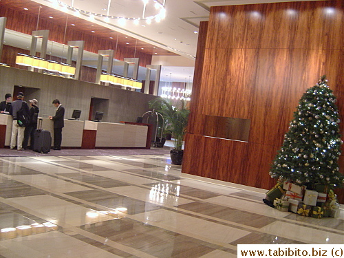 At the beginning there's this nice Christmas tree in the lobby