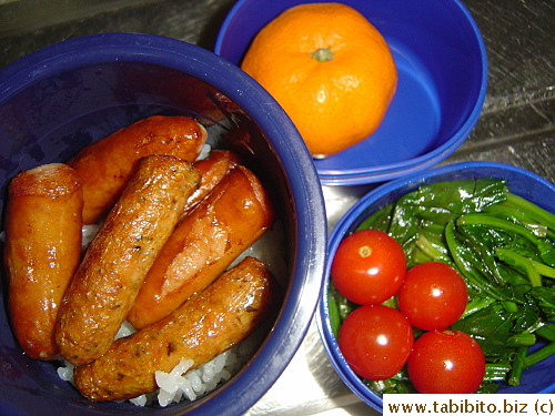 Sausages, spinach, cherry tomatoes, mandarin